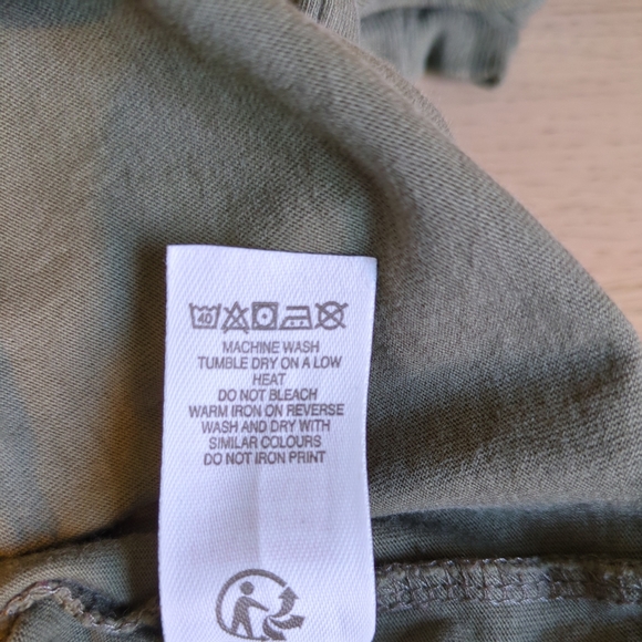 Mini Boden Beetles Insect Applique T Shirt Olive Green Size 5-6 Years - Picture 6 of 6